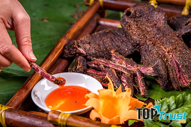 Thịt trâu gác bếp