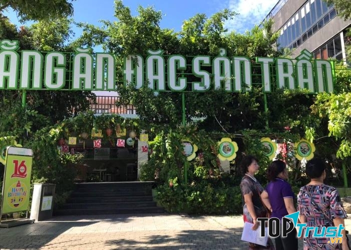 Không gian ngập tràn cây xanh