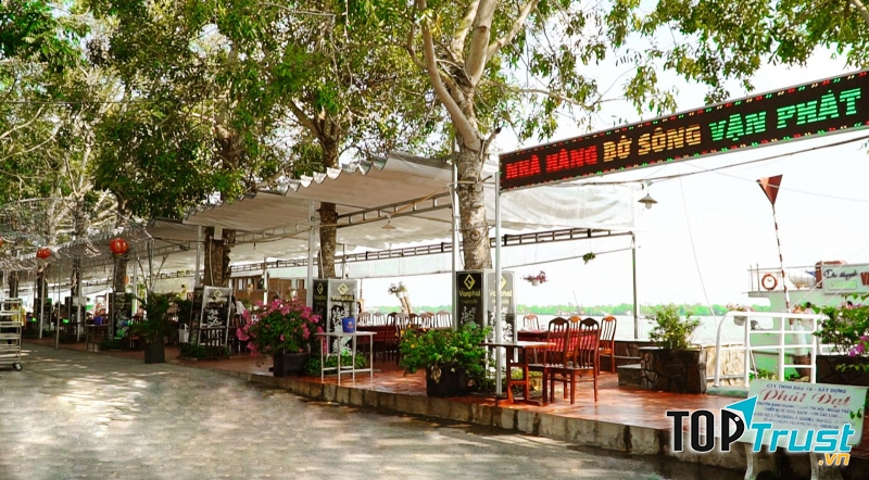 Khu nhà hàng Vạn Phát