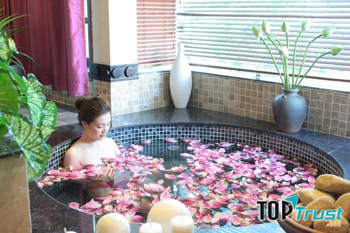 Thủy trị liệu là một phương pháp  đặc biệt ở Amadora Wellness & Spa