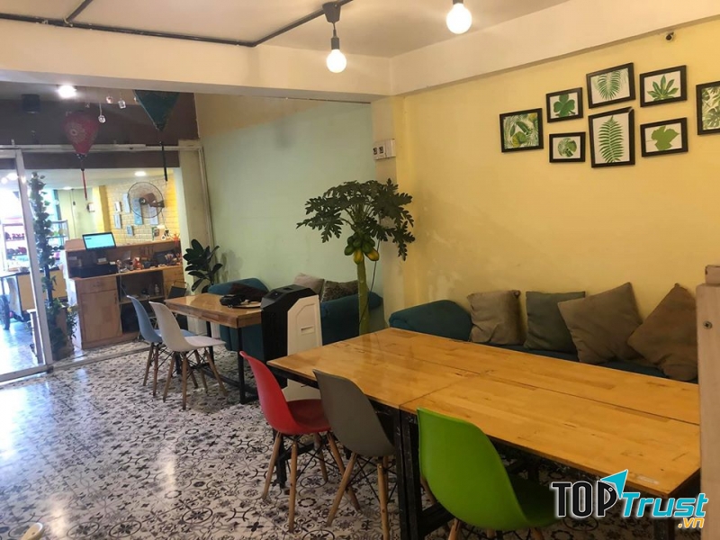 Không gian bên trong Ami House Coffee and Tea