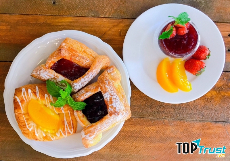 Tạm gác lại những tách trà ấm nóng, Cần Thơ vẫn luôn có những quán trà uống lạnh với hương vị của những loại thức uống theo xu hướng thơm ngon khó cưỡng.