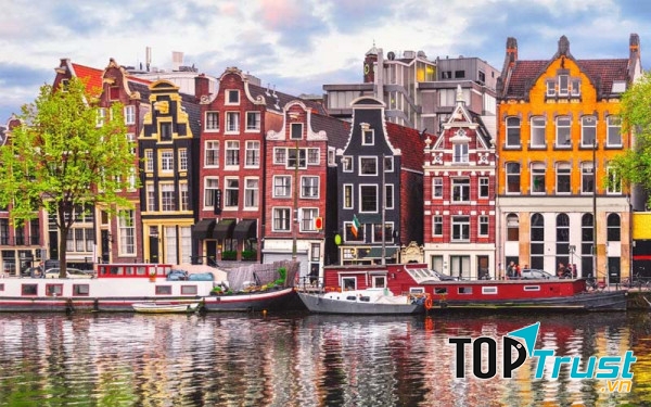 Những ngôi nhà đầy màu sắc ở Amsterdam