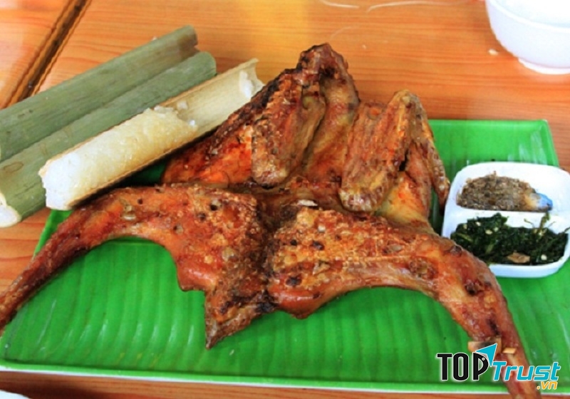 Cơm lam gà nướng dân tộc