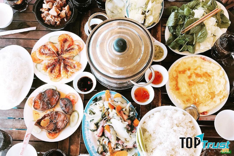 Các món ăn trên đảo chủ yếu là hải sản