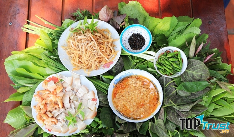 Ăn gỏi lá