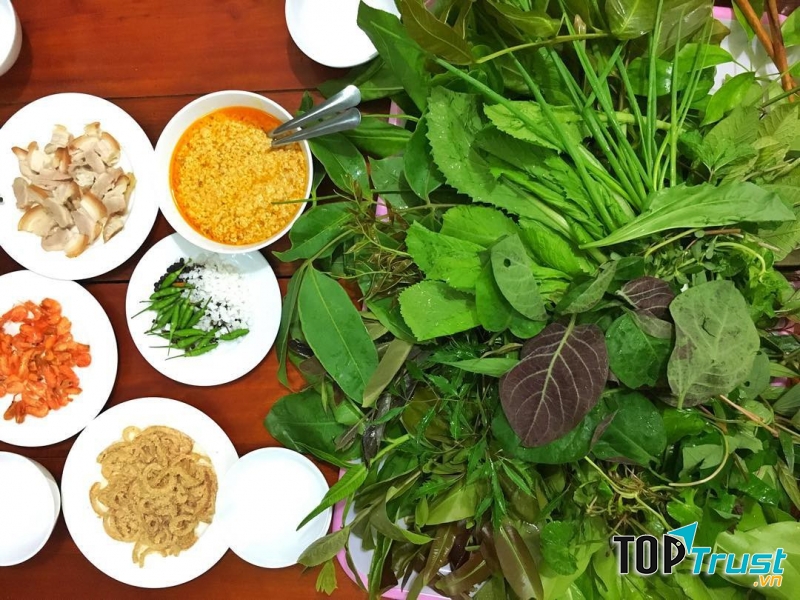 Ăn gỏi lá