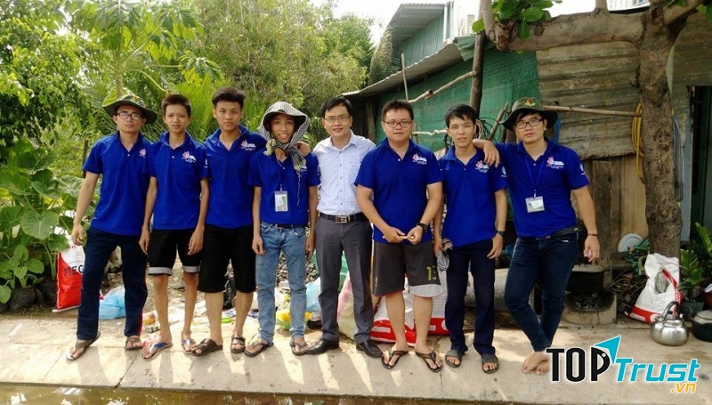 Ăn mặc sạch sẽ và giản dị