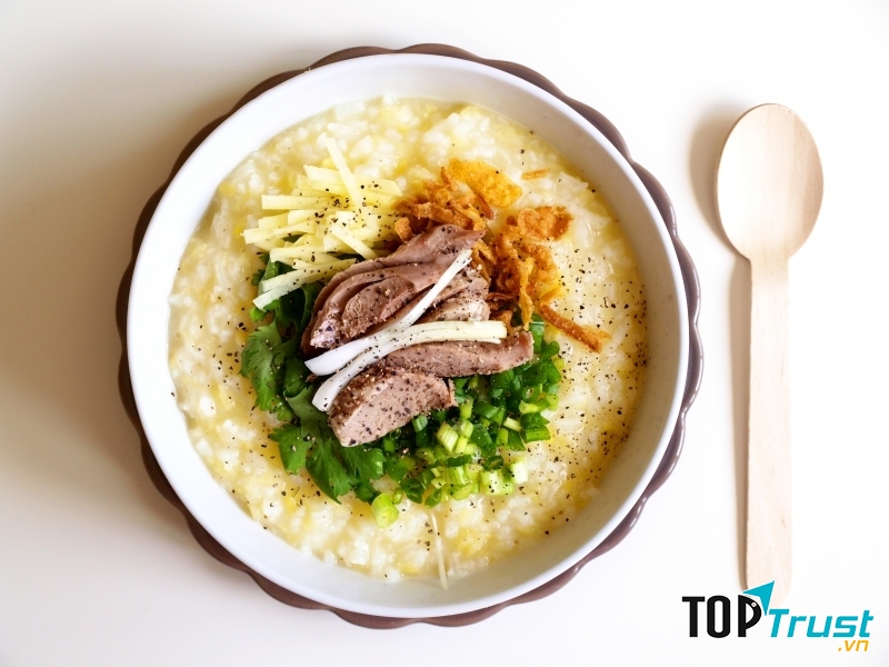 Ăn nhẹ trước khi nhập tiệc