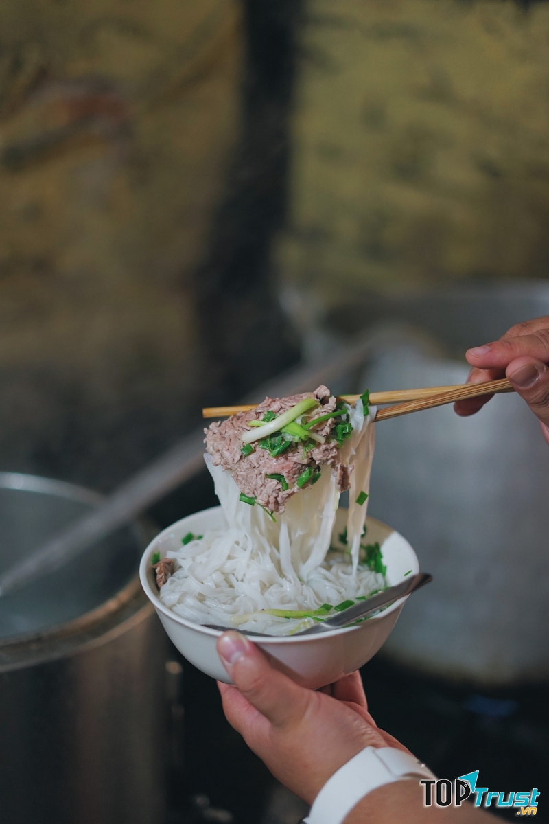 Những hàng phở nhỏ nằm khuất trên những con phố dài của Hà Nội