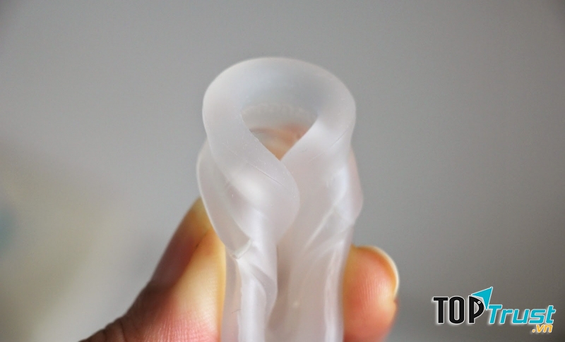 Cốc nguyệt san được gập và đưa vào sâu trong âm đạo nên hạn chế nhiễm khuẩn