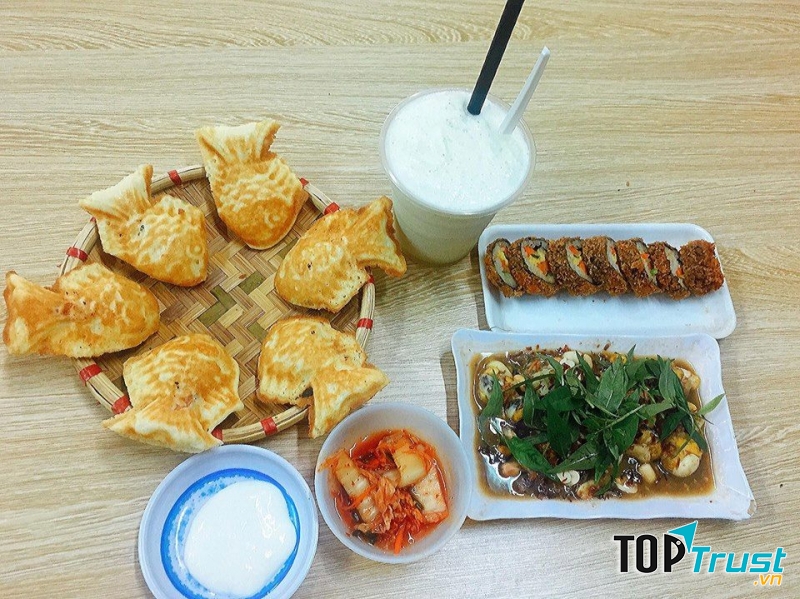 Ăn vặt Cây Cọ là một thiên đường cho những bạn là tín đồ ăn vặt, bởi tại đây có một menu món ăn đa dạng