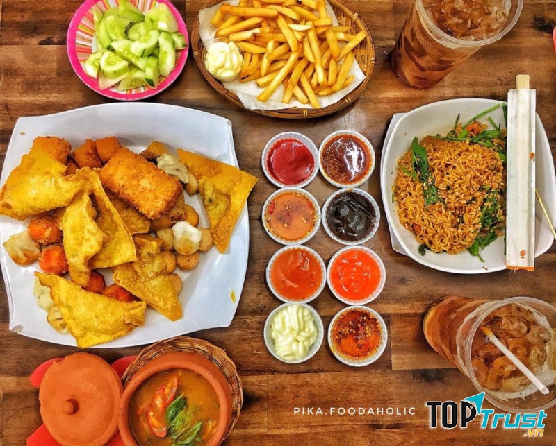 Có rất nhiều sự lựa chọn và mỗi loại đều có một loại nước chấm đặc trưng riêng, để phù hợp với hương vị của từng món