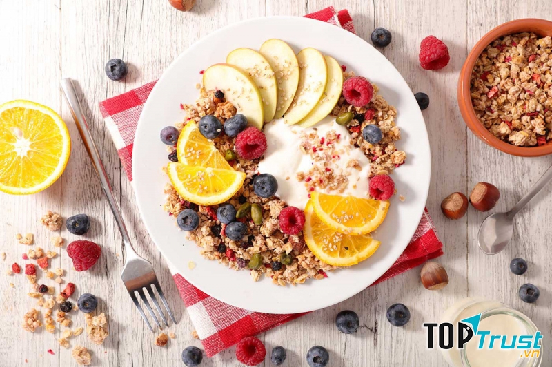 Sữa chua, yến mạch, hạt điều là lựa chọn ăn vặt thông minh