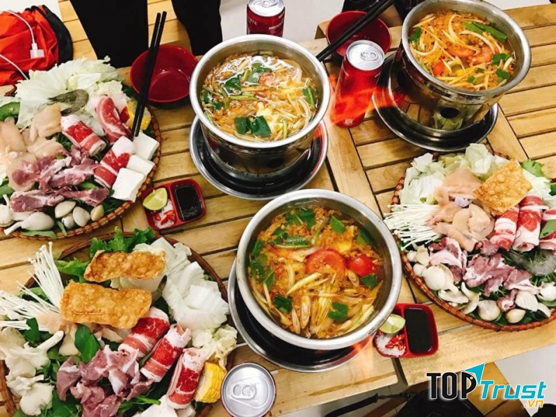 Lẩu cô đơn tại Ăn vặt toàn Neo