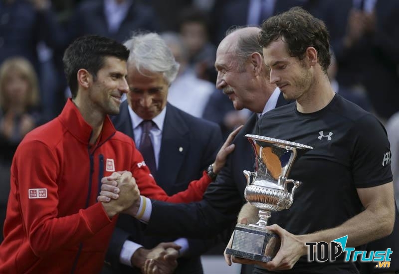 Andy Murray đánh bại Djokovic để lên ngôi vị số một thế giới.