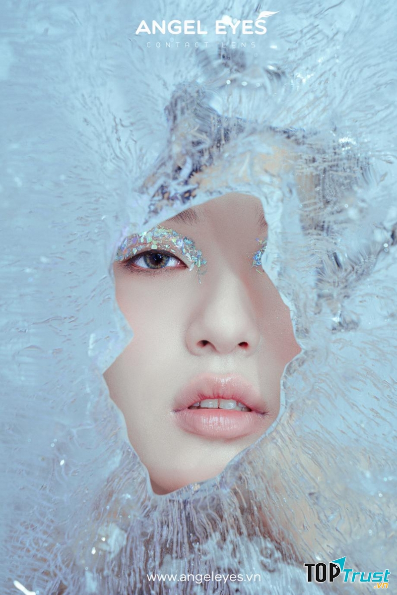 Một mẫu lens của Angel Eyes Contact Lens