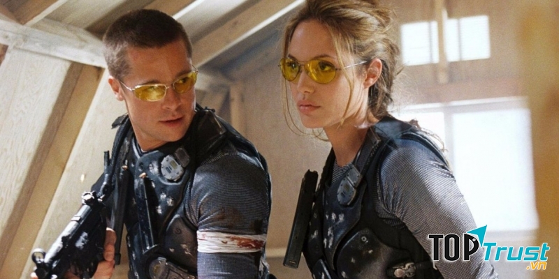 Angelina Jolie trong phim Mr. & Mrs. Smith