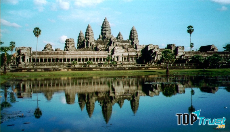 Angkor Wat ở Campuchia