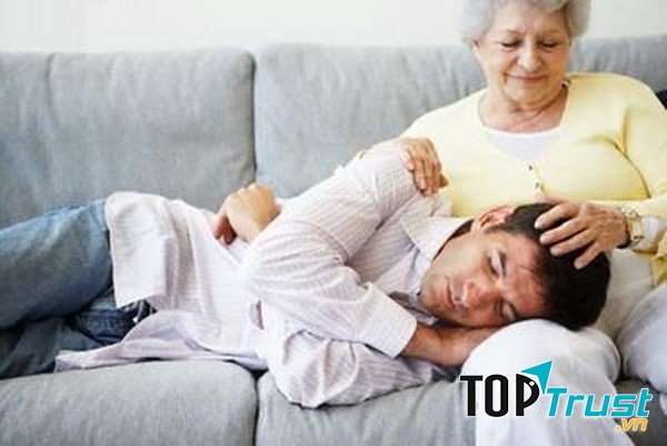 Anh chàng hay phụ thuôc vào mẹ