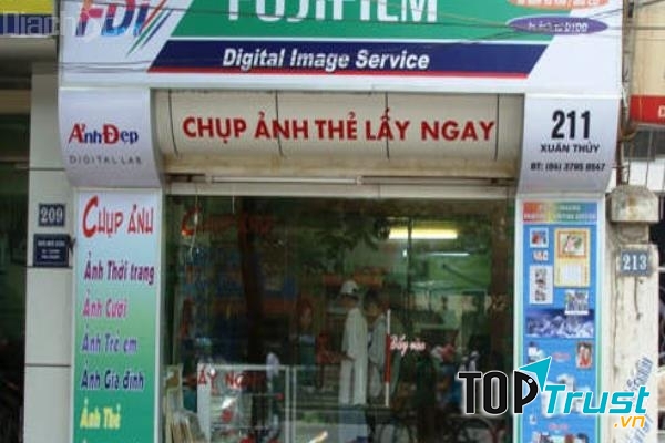 Ảnh đẹp Digital Lab hướng nhìn từ cửa vào