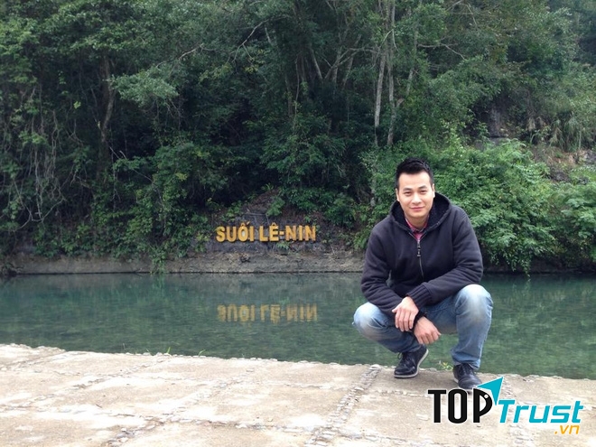 Anh Đức khá ít nói và trầm tính ở ngoài đời