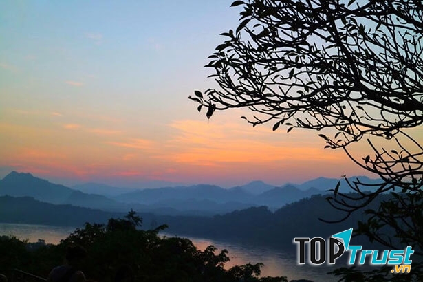 Ánh hoàng hôn cuối ngày