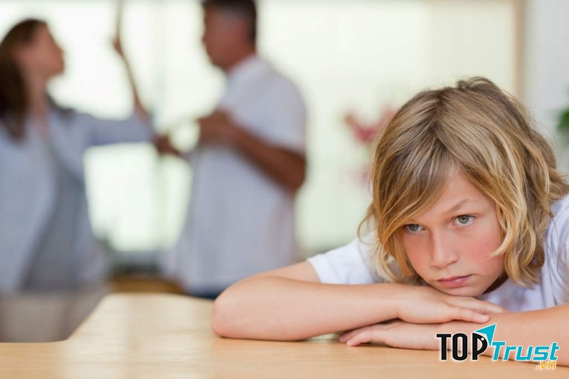 Cách hành xử của cha, mẹ ảnh hưởng đến suy nghĩ của con cái.