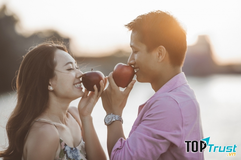 Cô ấy sẽ luôn chờ tin nhắn của bạn