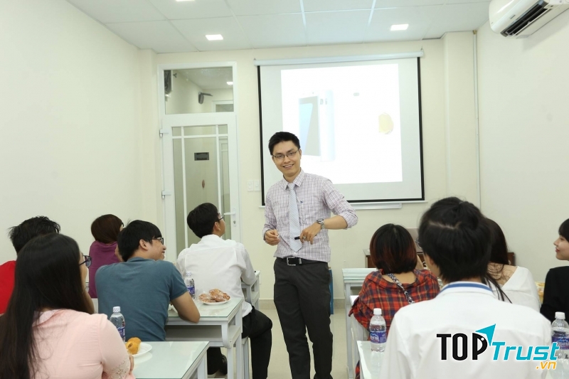 Phòng học khang trang của trung tâm Huy Trịnh