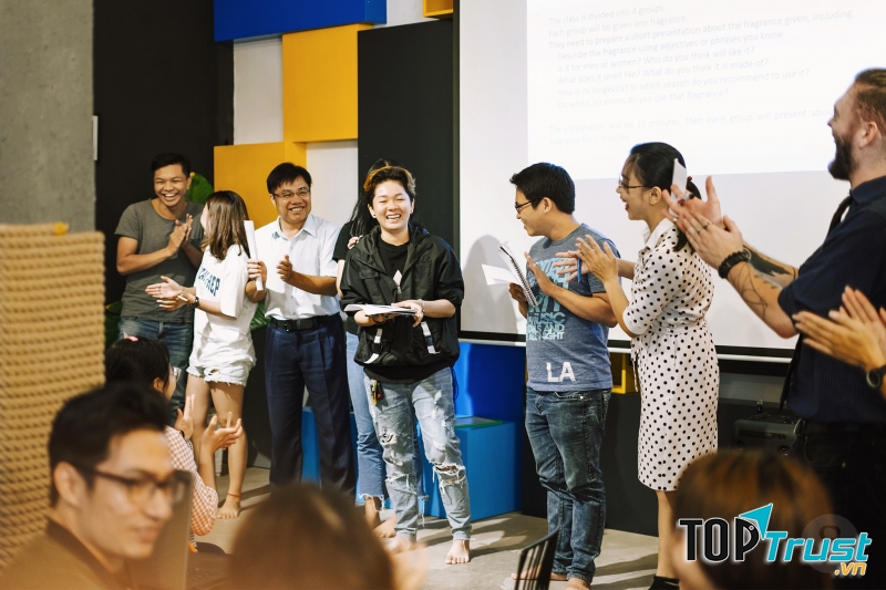 Giờ học Thuyết Trình tại TalkFirst