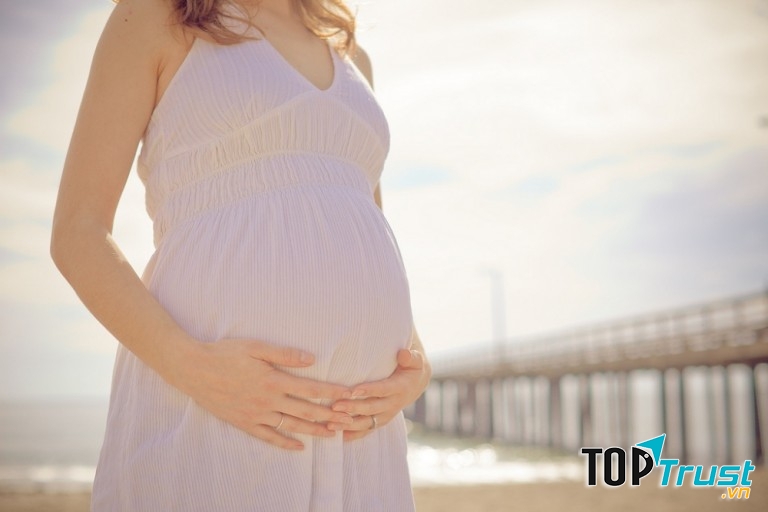 Anh - Người mang thai có thể đi vệ sinh ở bất kì nơi nào