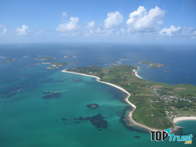 Anh cũng là một quốc đảo khổng lồ.