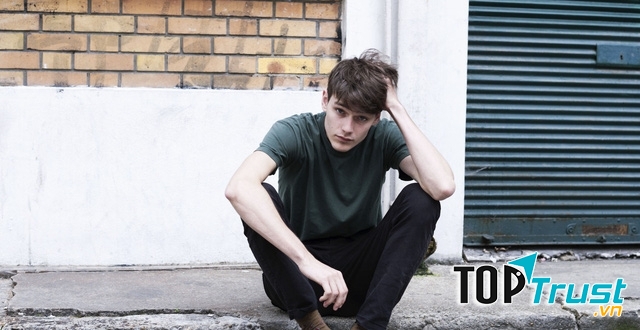 Nếu bị phản đối, người thực sự yêu bạn sẽ tìm cách chứng minh tình cảm của mình chứ không phải chia rẽ bạn với người thân.