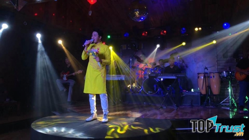 Sân khấu chuyên nghiệp của Anh Thy 131