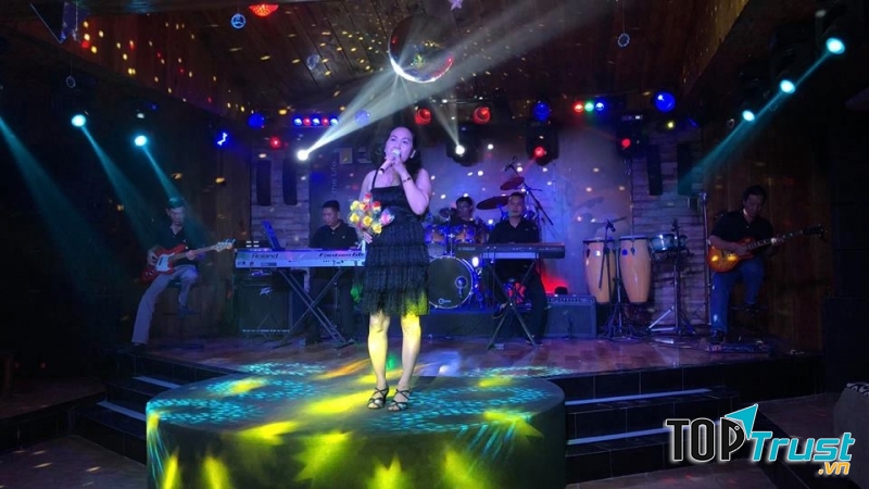 Đa số khách đến là những cô chú đã có tuổi muốn tìm một sân chơi âm nhạc để thư giãn