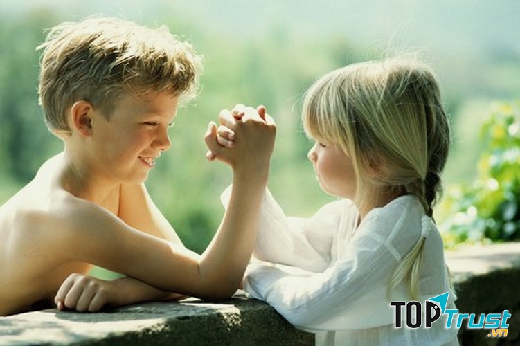 Anh trai em rất hiền và giỏi