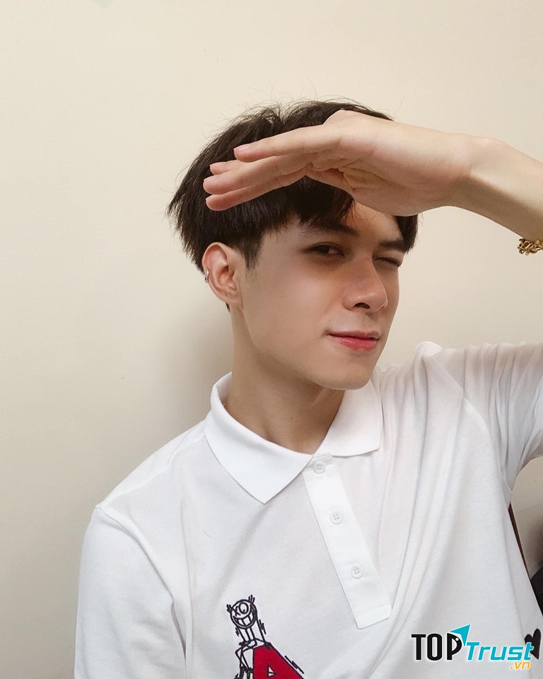 Anh trai thông minh, học giỏi