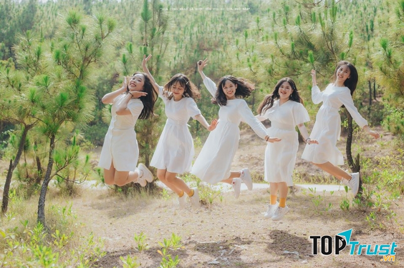 Thật tuyệt vời khi những buổi chụp hình kỷ yếu không còn nhàm chán như trước nữa mà là những khoảng thời gian vui chơi thoải mái nhất