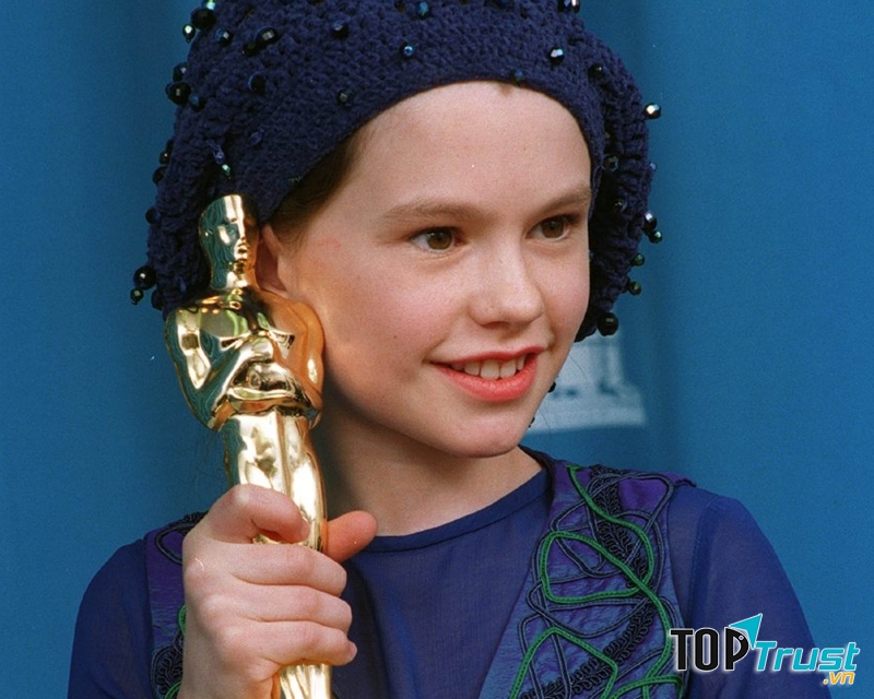 Cô bé xinh xắn Anna Paquin giành Oscar khi mới 11 tuổi.