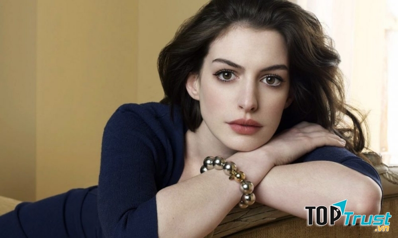 Anne Hathaway