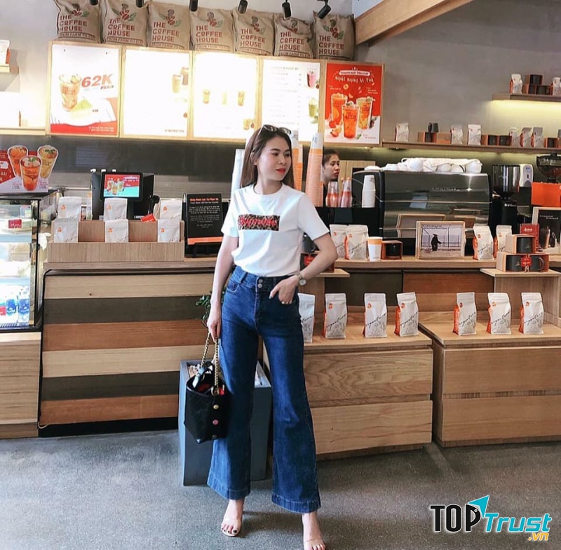 Cô chủ mang Anni Boutique đi muôn nơi đó ạ ^^