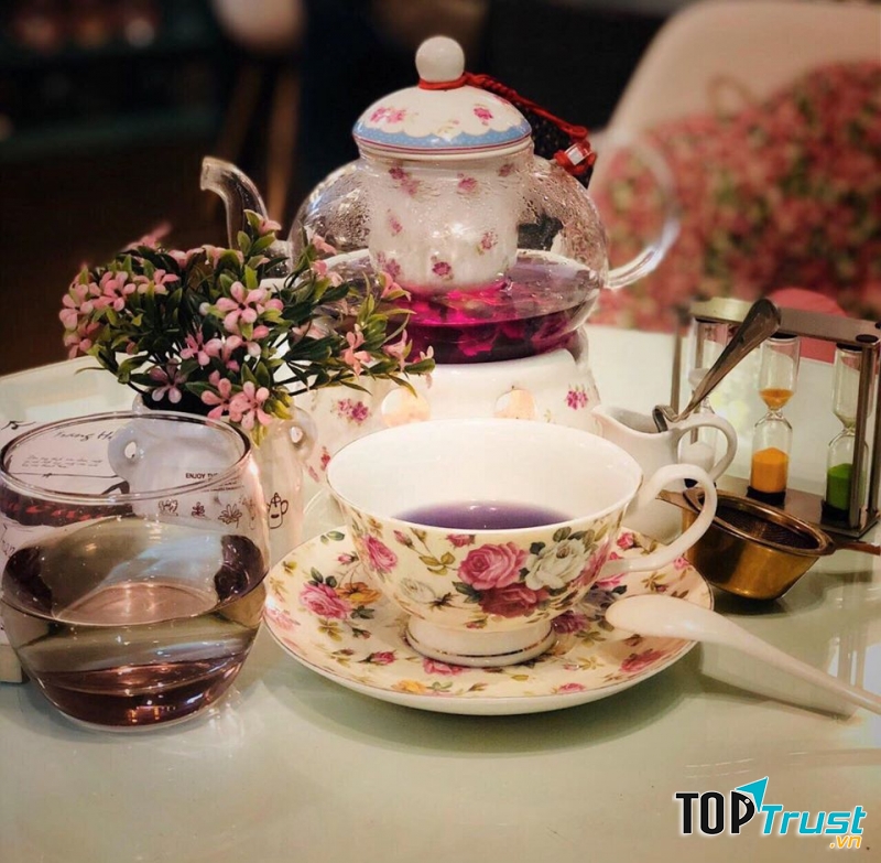 AnTea Tearoom là một trong những quán trà hiện đại kết hợp với bánh ngọt thu hút đông đảo khách hàng