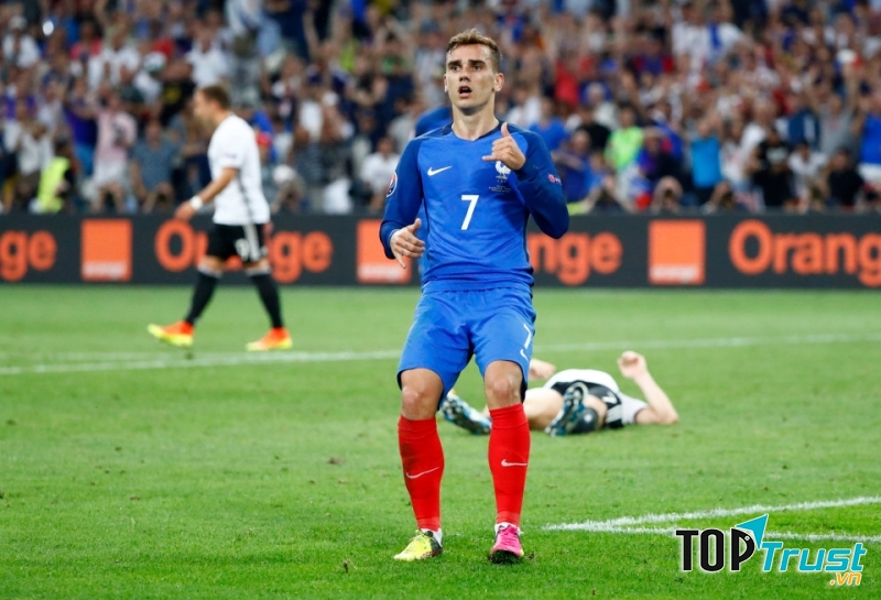 Griezmann ăn mừng với điệu nhảy quen thuộc