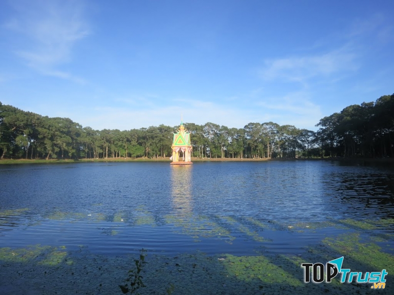 Không khí trong lành, cảnh vật yên bình