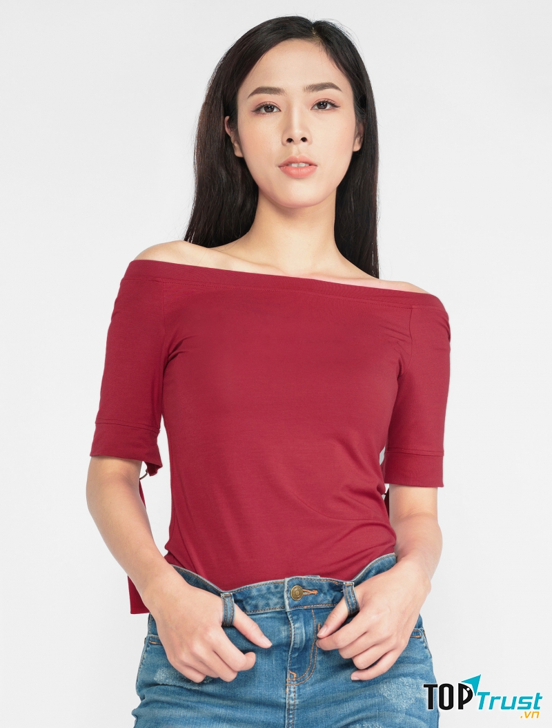 Áo cổ thuyền hoặc cổ chữ V