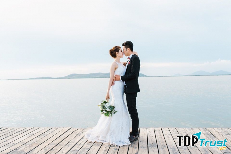 Áo cưới Bee Wedding Studio