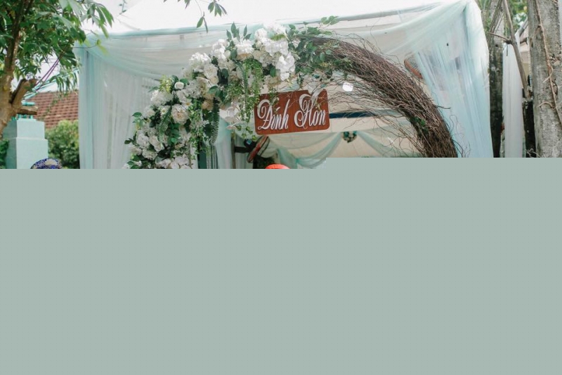 Với cách phối màu và họa tiết tinh tế, bộ sưu tập áo dài cưới của Khánh Beauty sẽ giúp cô dâu chú rể càng thêm trang trọng và duyên dáng