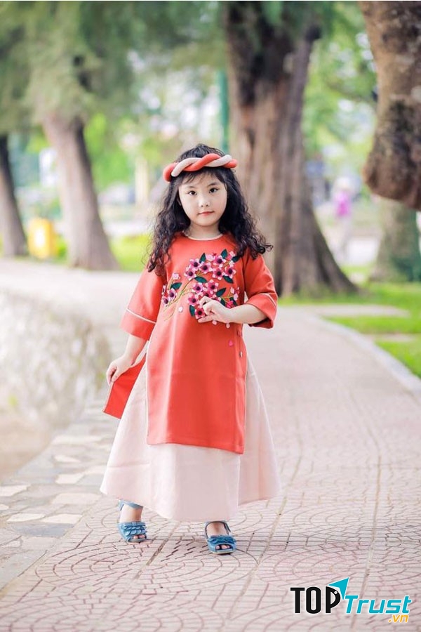 Áo dài cách tân trẻ em