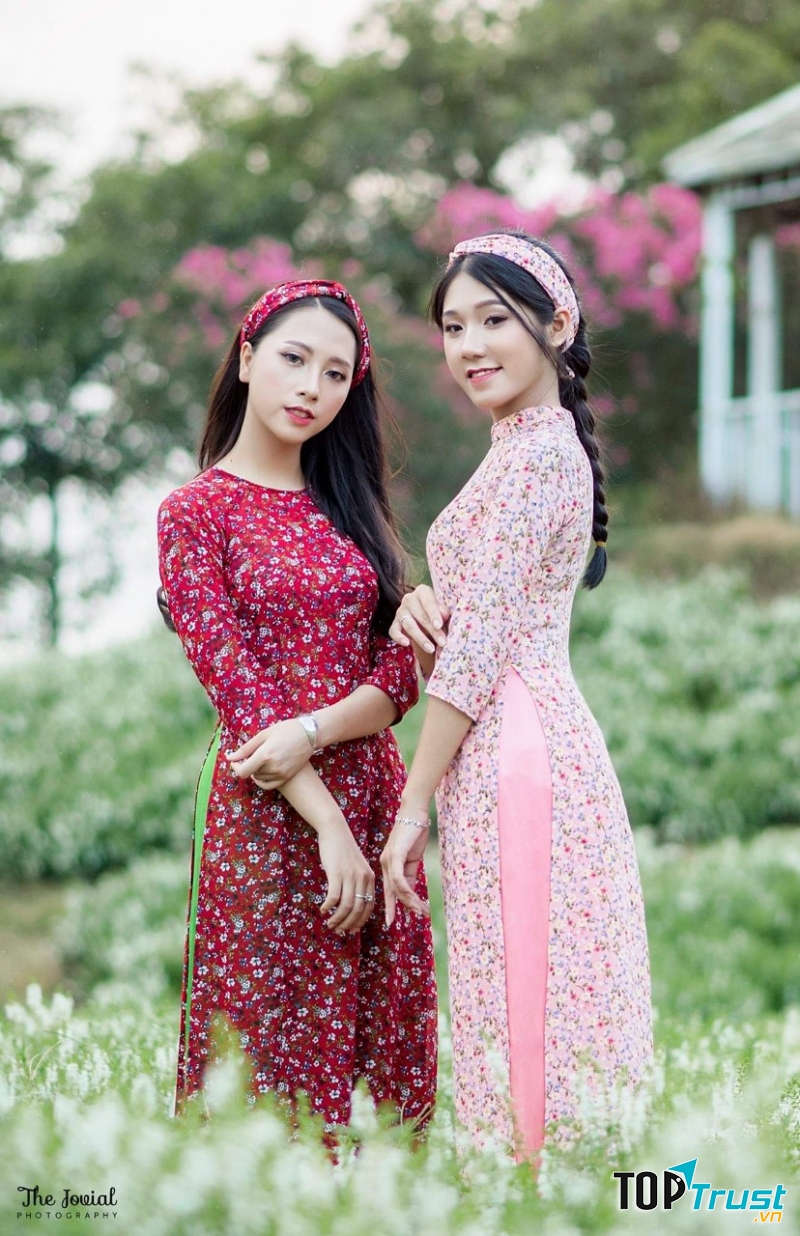 Áo dài họa tiết hoa nhí